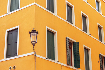 Fototapeta na wymiar classic italian fasade