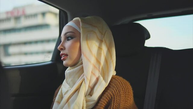 The daily life of a young Muslim woman who rides a taxi for a meeting with a girlfriend, the modern life of an Arab woman who dressed the hijab