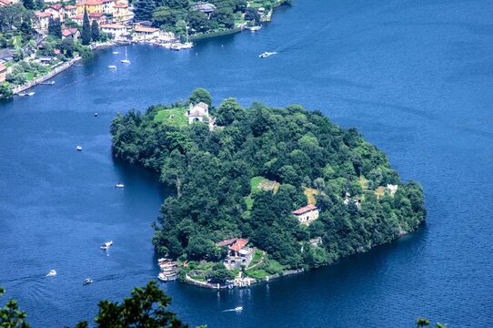 From the lookout of Pigra you can enjoy a wonderful view of the towns of Laglio, Nesso, Argegno, Lezzeno, Bellagio and the Comacina island 