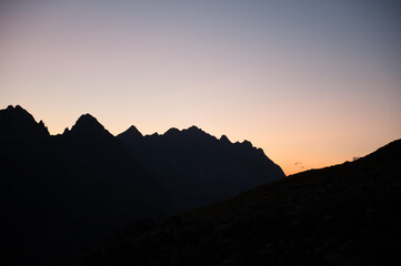 Sonnenaufgang auf dem Berg.