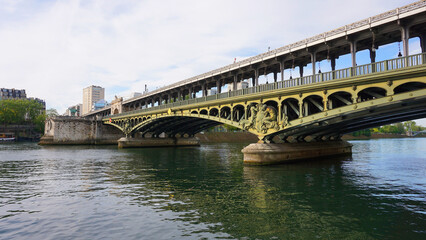 Fototapeta premium Photo of iconic bridge of Bir-Hakeim on a spring morning, Paris, France