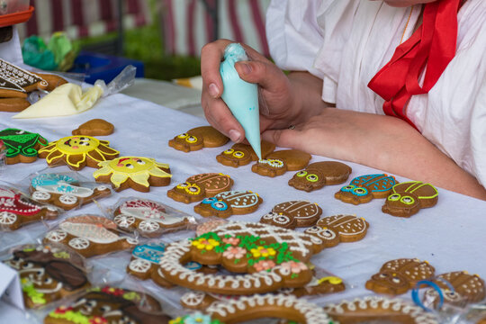 Girl paints homemade honey cakes (Medovnik) - Folk art