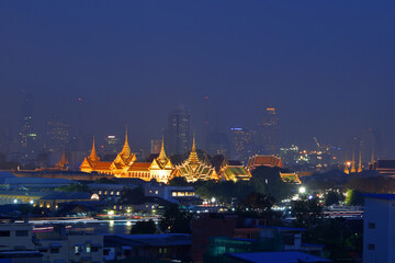 Fototapeta premium Wat Phra Kaew at night