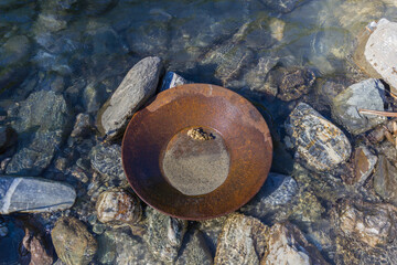 gold pan on a river, traditional gold pan, gold nugget, nugget, krystalline, rusty, sheet, plate, old pan