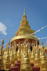 Naklejka premium Beautiful view of many golden pagoda in the temple in Thailand