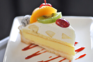 fruit tart or fruit cake