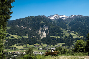 Fototapeta na wymiar Blick über Stans zu den Tuxer Alpen