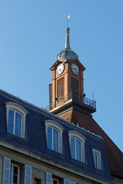 Tour et horloge de l'ancien couvent de Poligny