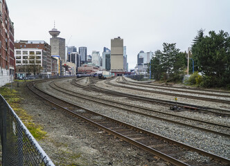 Obraz premium Train tracks at Gastown district in Vancouver - VANCOUVER - CANADA - APRIL 12, 2017