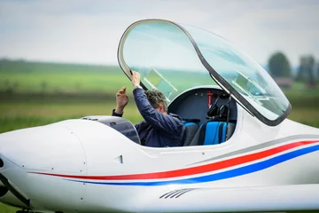 Printed kitchen splashbacks Air sports Pilot leaving the cockpit