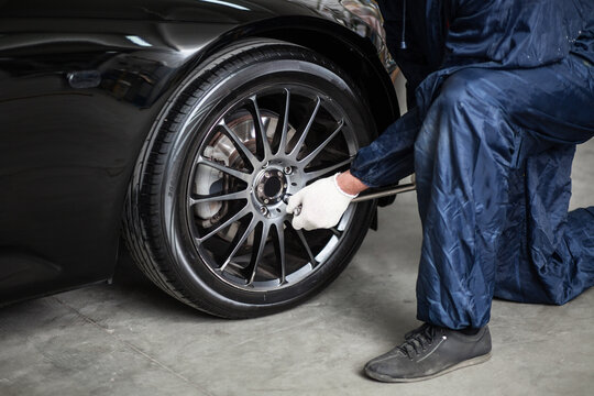 Tire fitting shop