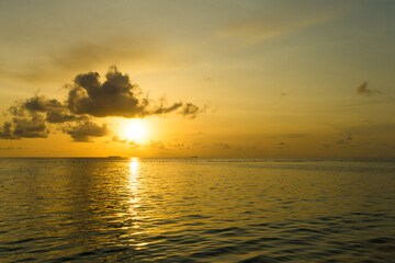 Fototapeta na wymiar sunset over ocean on Maldives