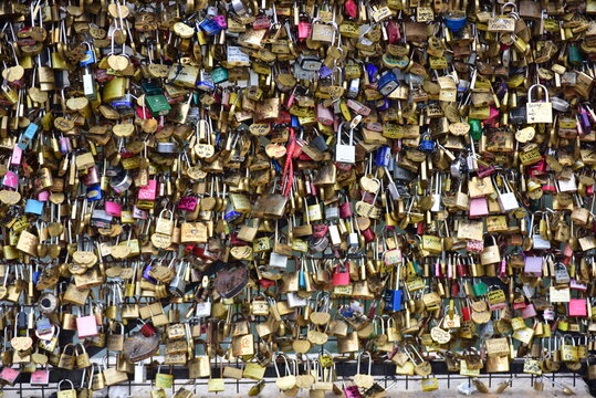 Love Locks Pont Neuf Paris