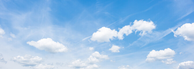 Fototapeta Blauer Himmel mit Wolken obraz