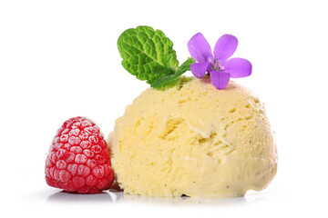 glace à la vanille sur fond blanc