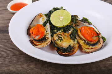 Baked mussels with spinach