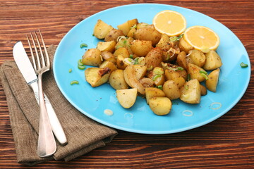 Baked potatoes with lemon