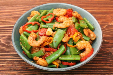 Snowpeas and shrimps salad