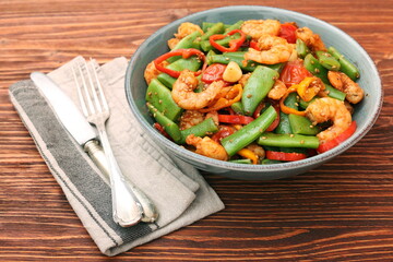 Snowpeas and shrimps salad