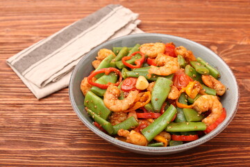 Snowpeas and shrimps salad