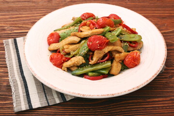 Stewed chicken breast with green bell pepper, young peas and tom