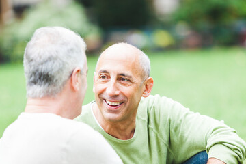 Obraz premium Gay Couple at Park in New York