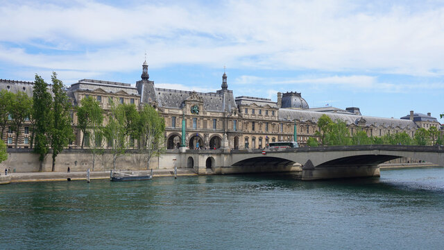 Photo of Louvre Palace on a cloudy morning, Paris, France