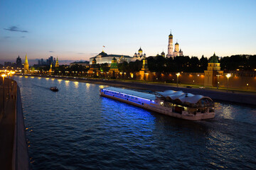 Naklejka na ściany i meble Moskau Fluss bei Sonnenuntergang