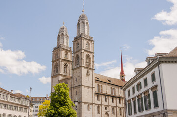 Fototapeta na wymiar Zürich, Stadt, Altstadt, Grossmünster, Kirche, Limmat, Limmatquai, Niederdorf, Stadtrundgang, Altstadthäuser, Frühling, Sommer, Schweiz