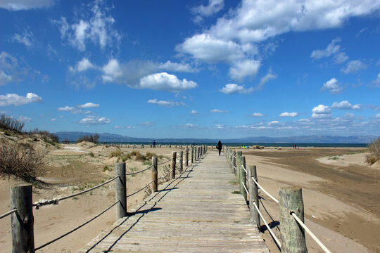Puente de madera en la playa de Riumar (Delta del Ebro)