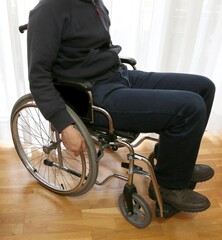 Obraz premium wheelchair in the bedroom with parquet floor