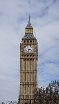 Photo of Big Ben in Westminster on a spring morning, London, United Kingdom