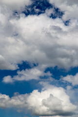 Obraz premium Beautiful clouds against blue sky as background