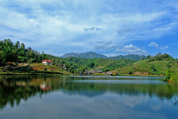 Fototapeta na wymiar Beautiful lake, peaceful lake, Reflection lake with blue sky
