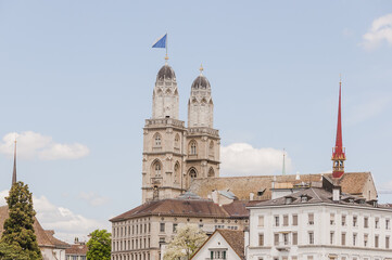 Naklejka premium Zürich, Altstadt, Stadt, Grossmünster, Kirche, Limmat, Limmatquai, Utoquai, Altstadthäuser, Stadtrundgang, Frühling, Sommer, Schweiz