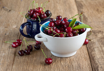 Cherries in bowl