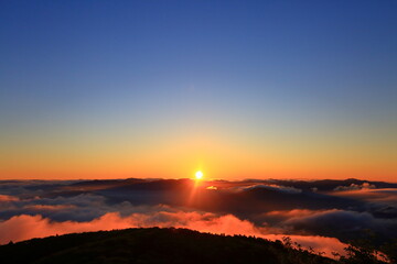 日の出と雲海