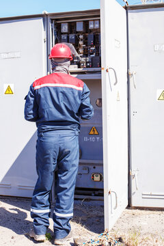 The duty electrician of substation makes switchings
