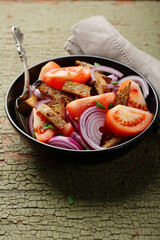 Tomato salad with onions