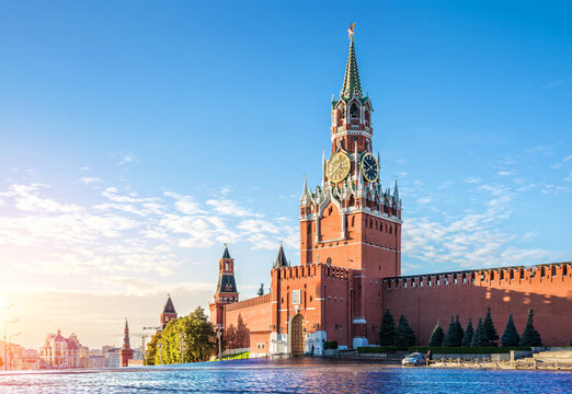 Спасская башня Кремля The Spasskaya Tower of the Kremlin