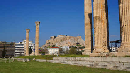 Photo of iconic pillars of Temple of Olympian Zeus with view to the Acropolis and the Parthenon, Athens historic center, Attica, Greece 