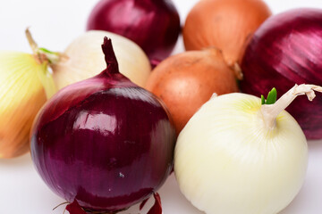 Couple of red and white onions in close up