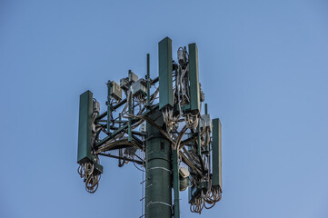 Cell Tower structure to enhance cellular network communications