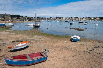 Obraz premium The bay and harbour of Tregastel, Brittany, France