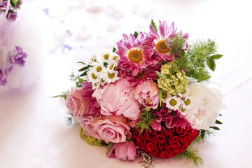 Bouquet da Sposa coloratissimo con vari fiori