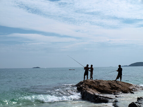 The tourist were fising at the Samed island
