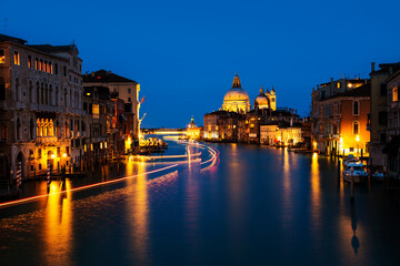 Naklejka premium Venice, Italy. Basilica Santa Maria della Salute at night