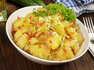 Katoffelsalat mit Speck
