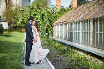 Amazing wedding photo  in park