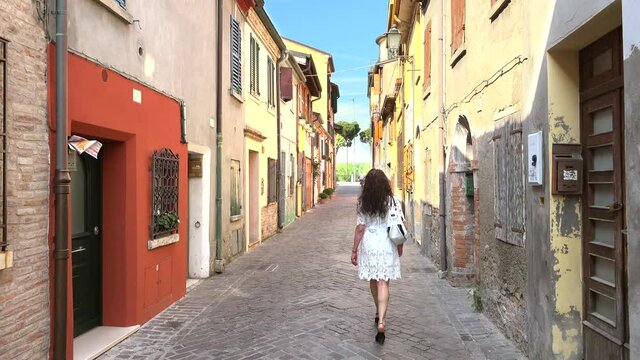 back of tourist  hiking in alleyways in Italy